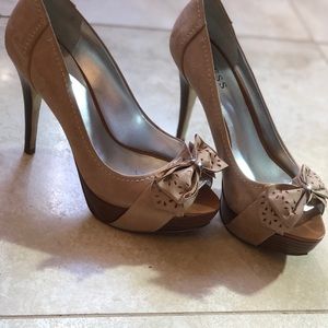 Guess tan heels